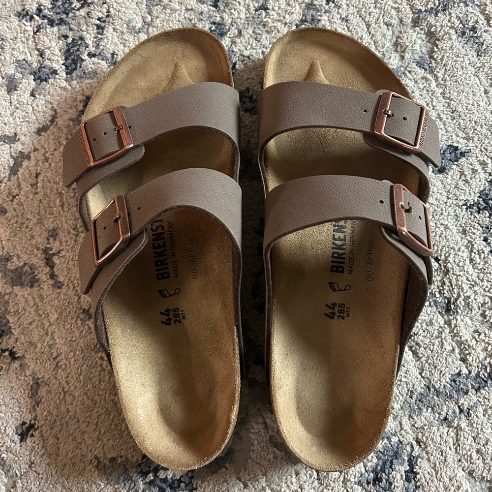 Birkenstock Arizona size 10/10.5